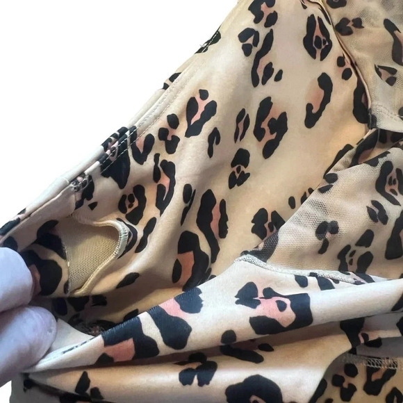 Fabletics | On-the-Go Midi Medium-Impact Sports Bra - with back pocket size L - Picture 8 of 8